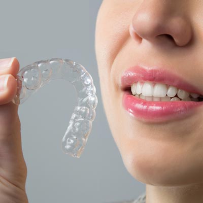 What is the difference in cost between braces and Invisalign?